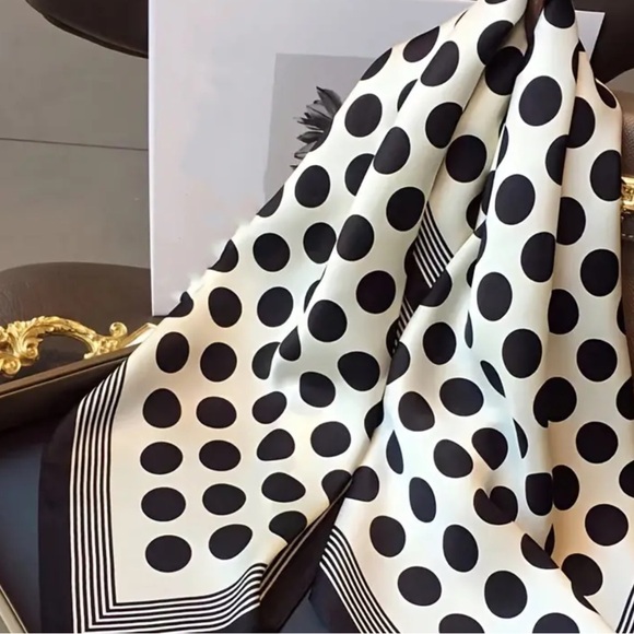 NEW SCARVES POLKA DOTS DESING. - Picture 2 of 8